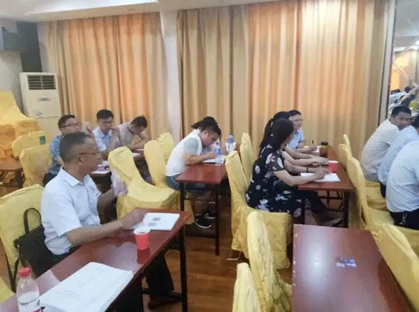 江淮電機員工積極參加兩化融合管理體系內審員培訓班。 